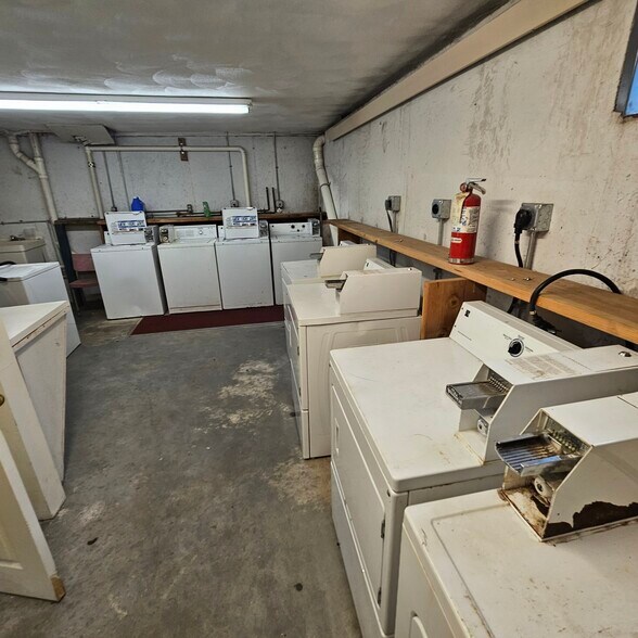 Building Photo - 54 Vineland St