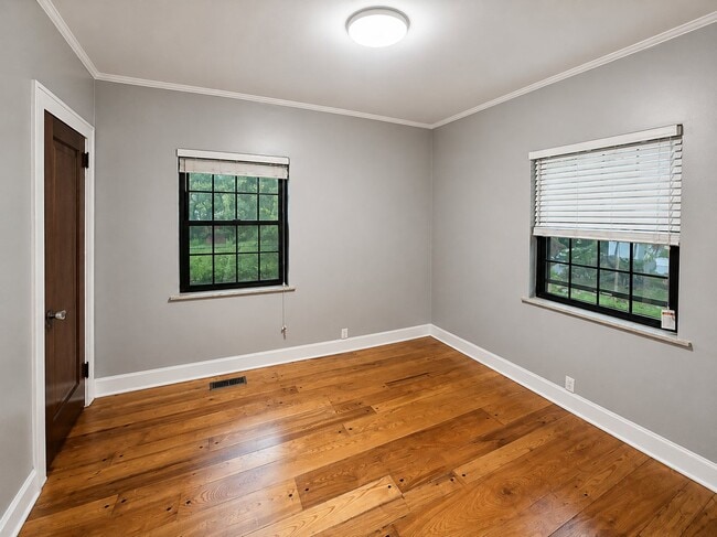 Building Photo - 823 Overlook Ave