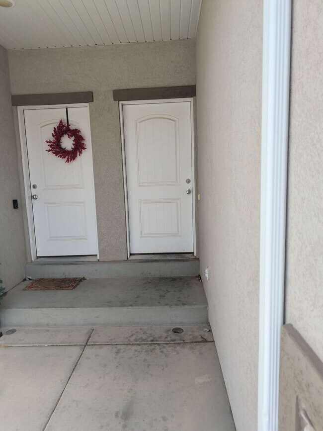 Building Photo - 3 Bedroom Home Near Schools And Entertainment