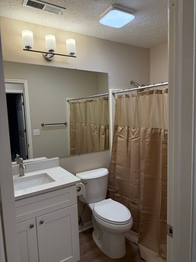 Building Photo - 1390 Cedarwood Dr