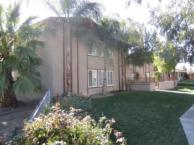 Building Photo - Corona Regis