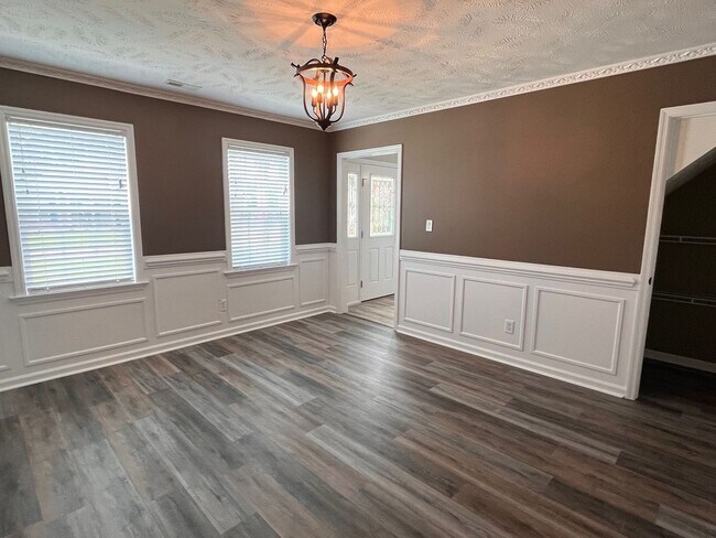 Building Photo - Avail NOW'n ROCK CREEK!