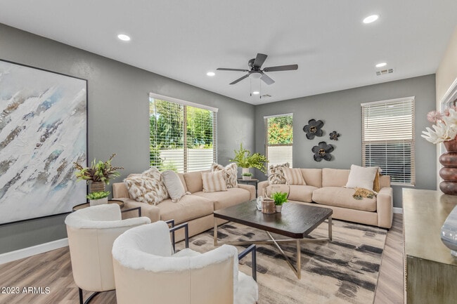 Building Photo - 32934 N Cherry Creek Rd