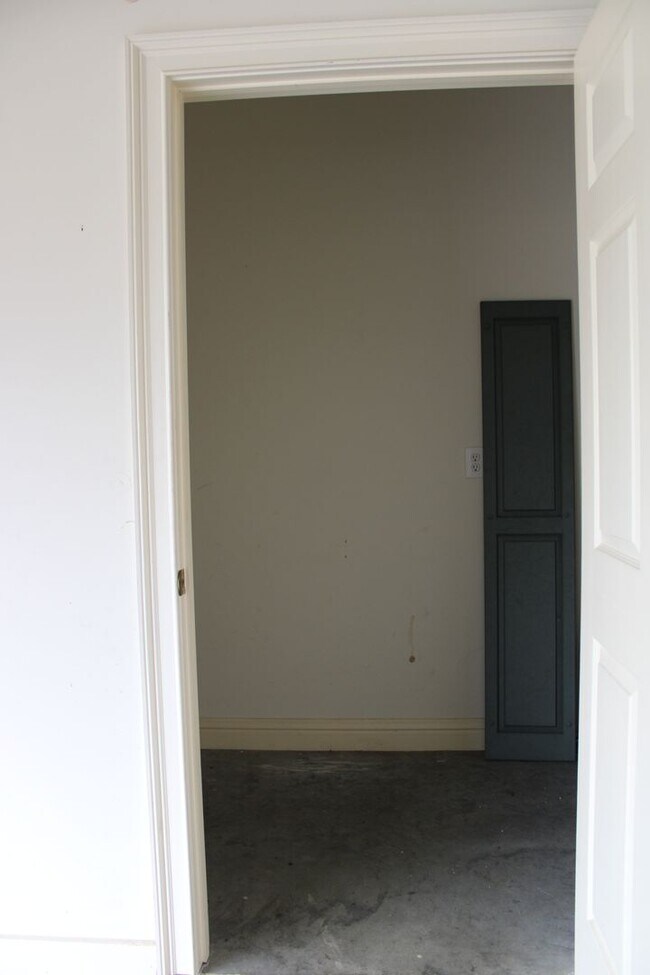 Building Photo - Home for Rent in Deer Creek!