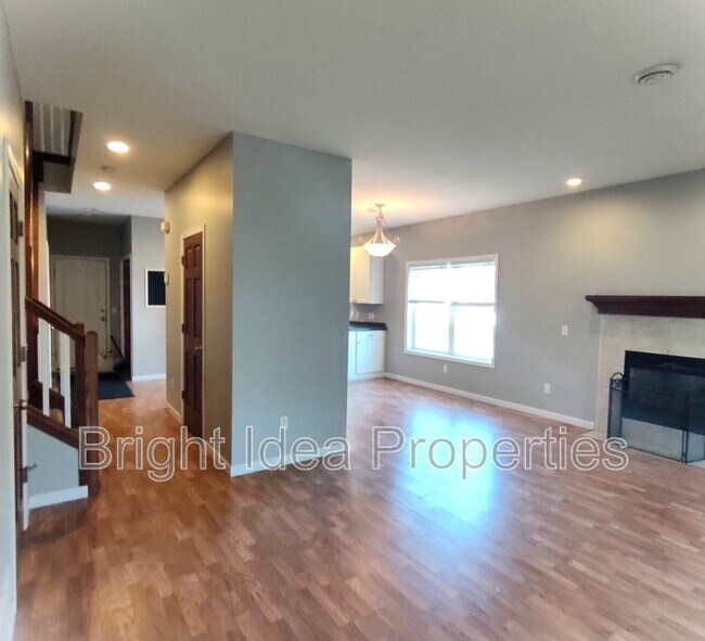 Building Photo - 5948 Oakgreen Ave N