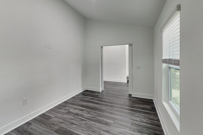 Building Photo - 1237 Lasseter St