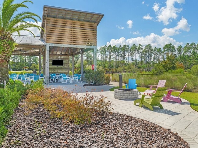 Building Photo - Resort-Style Living in a Spacious 4-Bedroo...