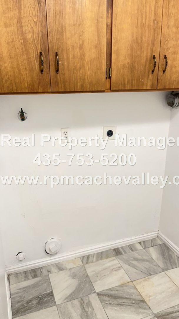Building Photo - 420 1/2 N 200 W # 1-4