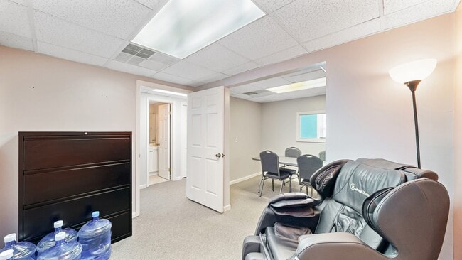 Building Photo - 383 W North St