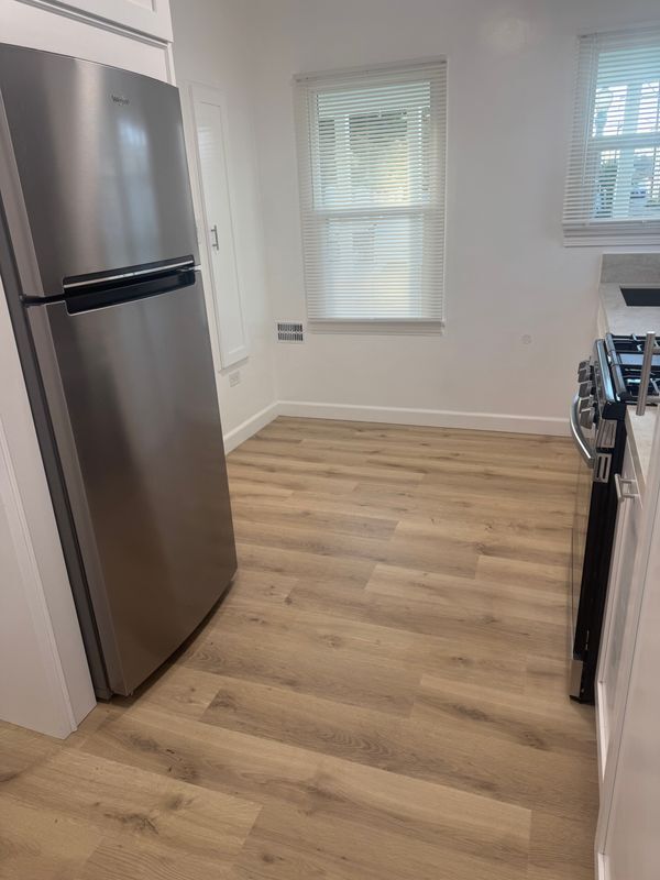 Building Photo - 9924 Rosewood Ave.