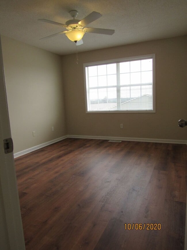 Building Photo - 207 Winthrope Ln