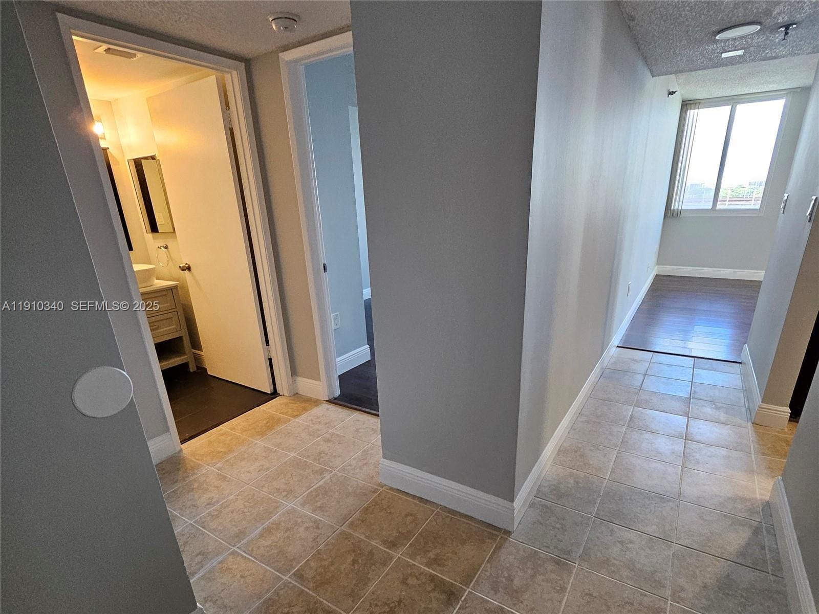 Building Photo - 850 N Miami Ave