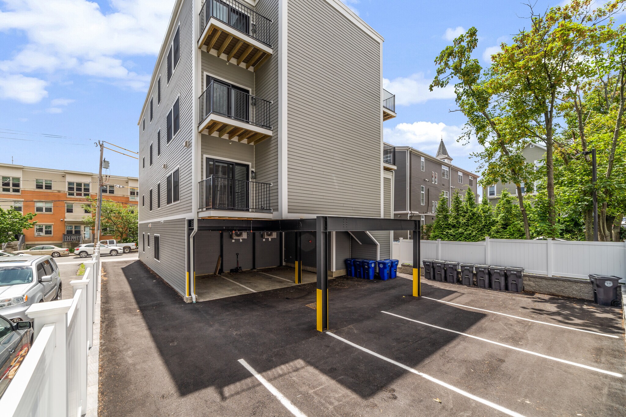 Building Photo - 208 Spencer Ave