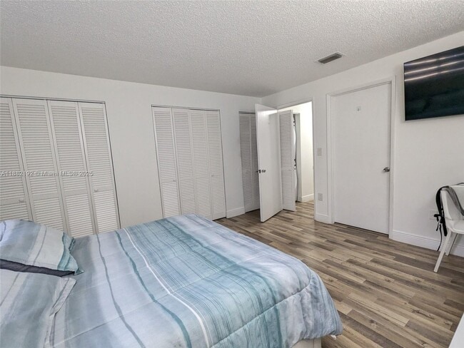 Building Photo - 8249 SW 149th Ct