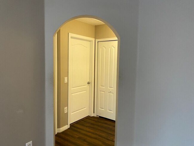 Building Photo - Rent Special-Wonderful 2/2 Townhome w/ Pond View in St. Cloud