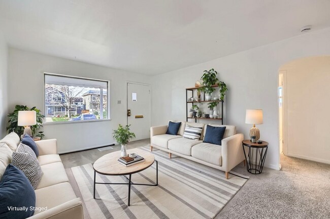 Building Photo - **Bright and Spacious 2-Bedroom Home in the Heart of Denver!!**