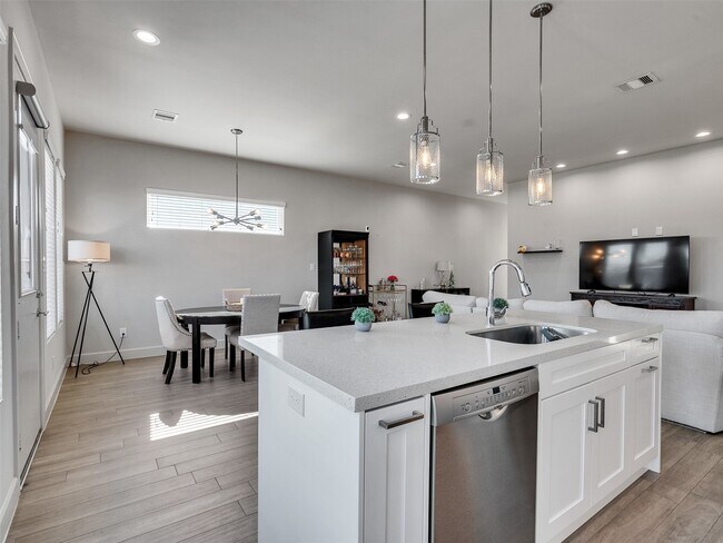 Building Photo - 5702 Rucio Ln