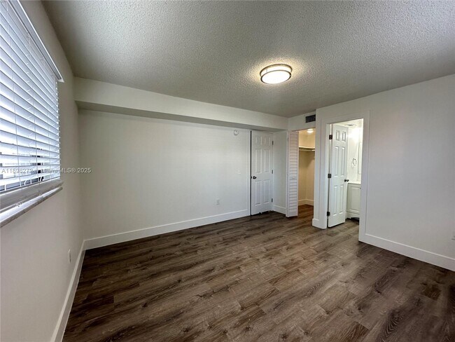 Building Photo - 529 SW 4th St