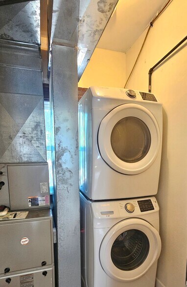Building Photo - 254 Goffe Terrace