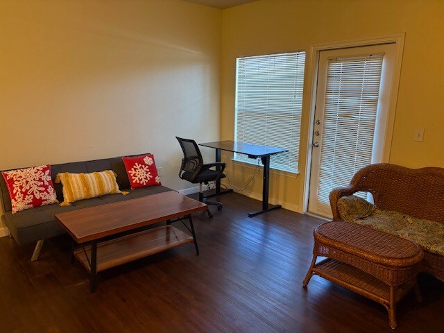 Building Photo - 2320 Gracy Farms Ln