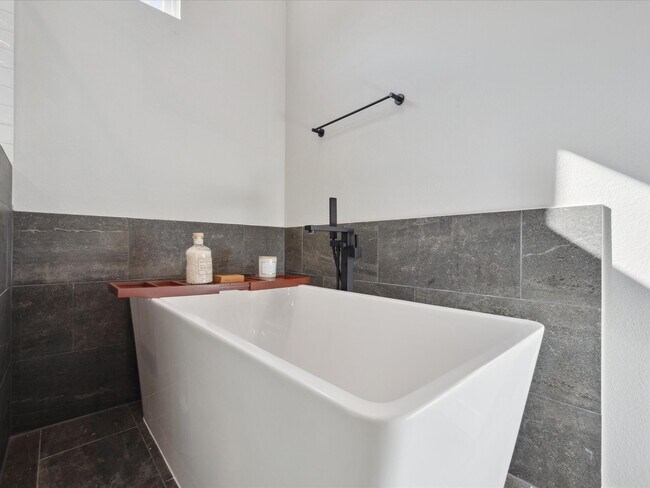Building Photo - 8411 Berry Brush Ln