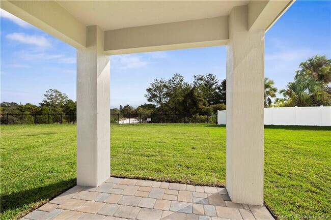 Building Photo - 2048 NE Ocean Dunes Dr