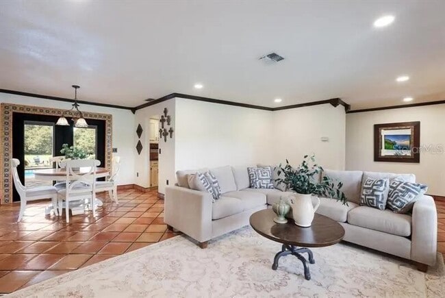 Building Photo - 2077 Racimo Dr