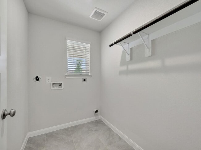 Building Photo - 18738 Timber Gln Dr