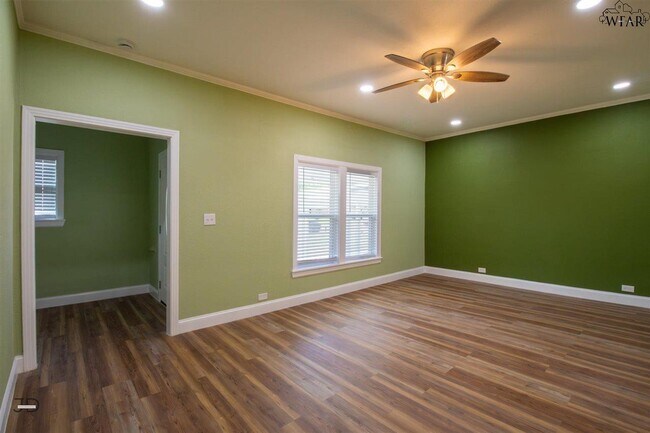 Building Photo - 207 E Ida Ave