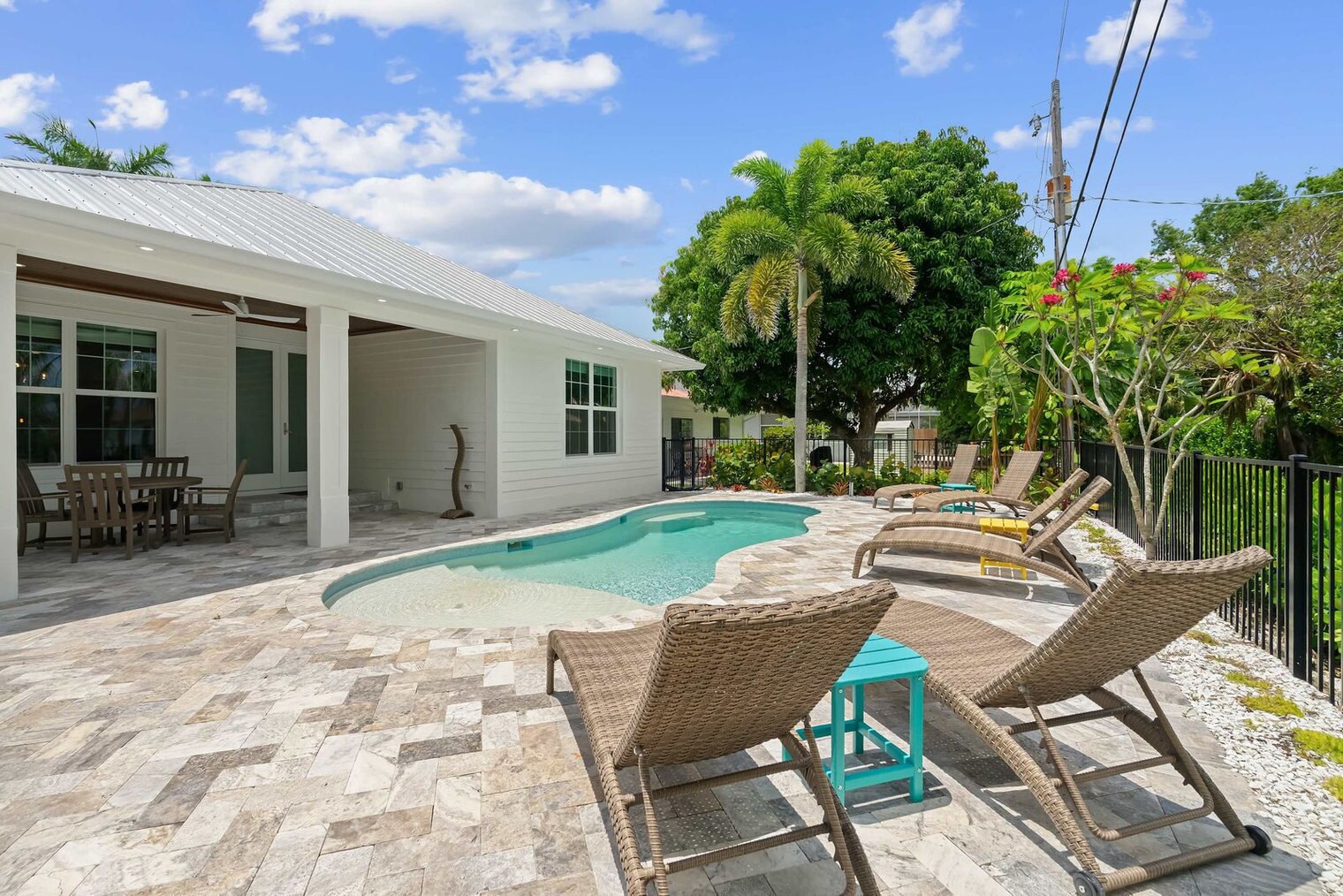 Building Photo - 551 91st Ave N