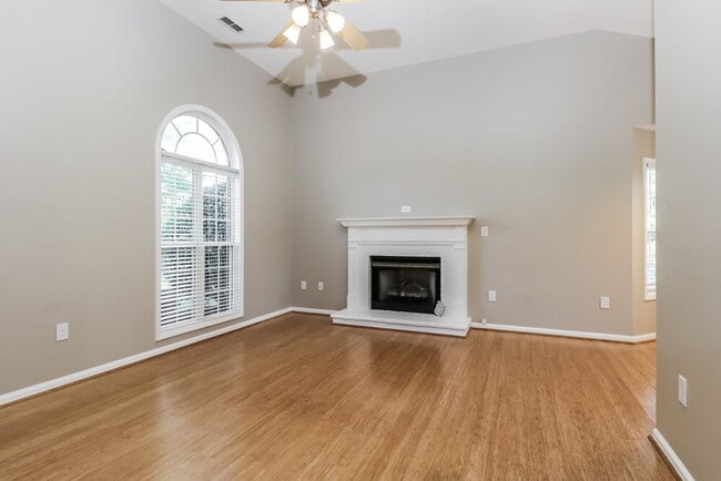 Building Photo - 1018 Cranston Crossing Pl