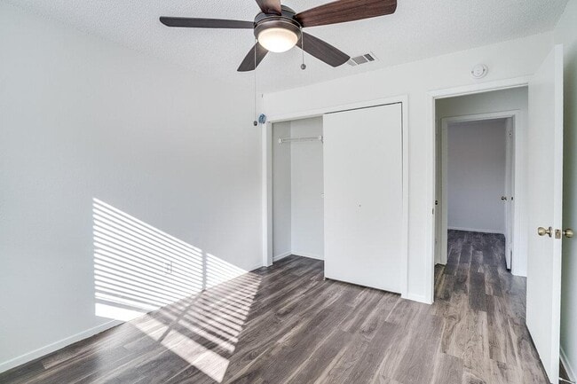 Building Photo - 616 Greenlawn Blvd