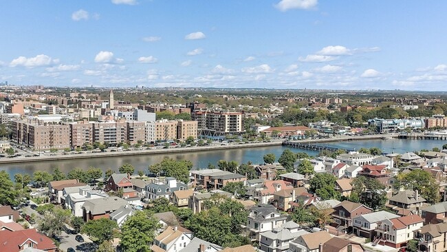 Building Photo - 15 West End Ave