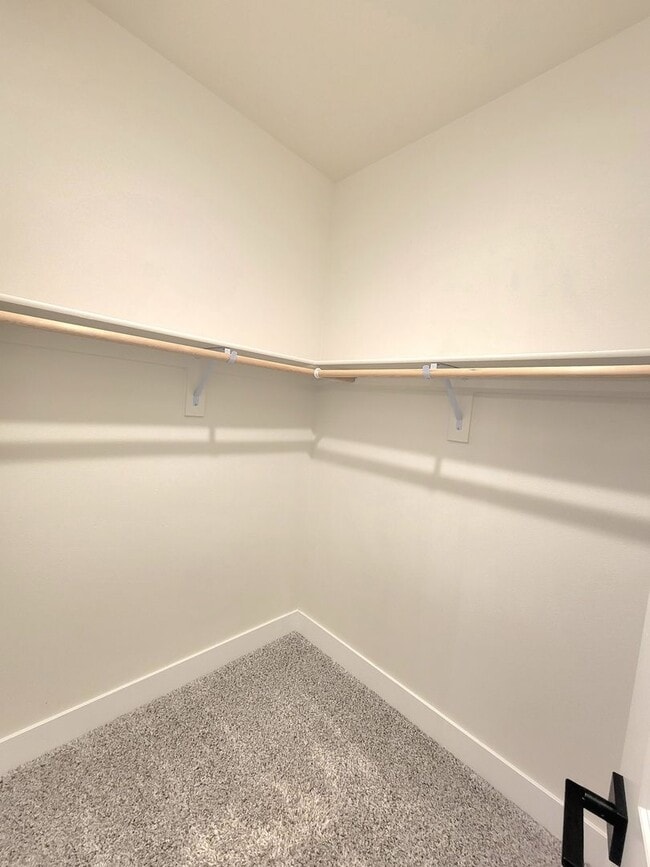 Building Photo - Modern Comfort in the Heart of SE Portland — 3 Bed, 2.5 Bath Home!