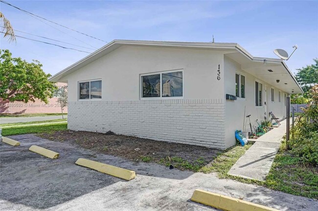 Building Photo - 136 NW 6th Ave