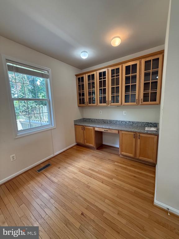 Building Photo - 61 Sire Way