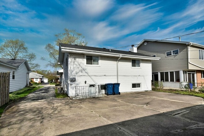Building Photo - 861 S Hawthorne Ave