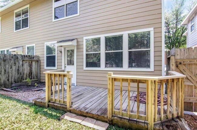 Building Photo - 20330 Roble Green Trl