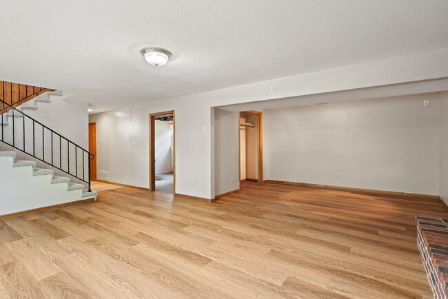Building Photo - 1305 Jake Ln