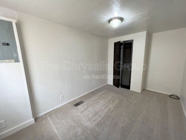 Building Photo - 230 Creve Coeur St