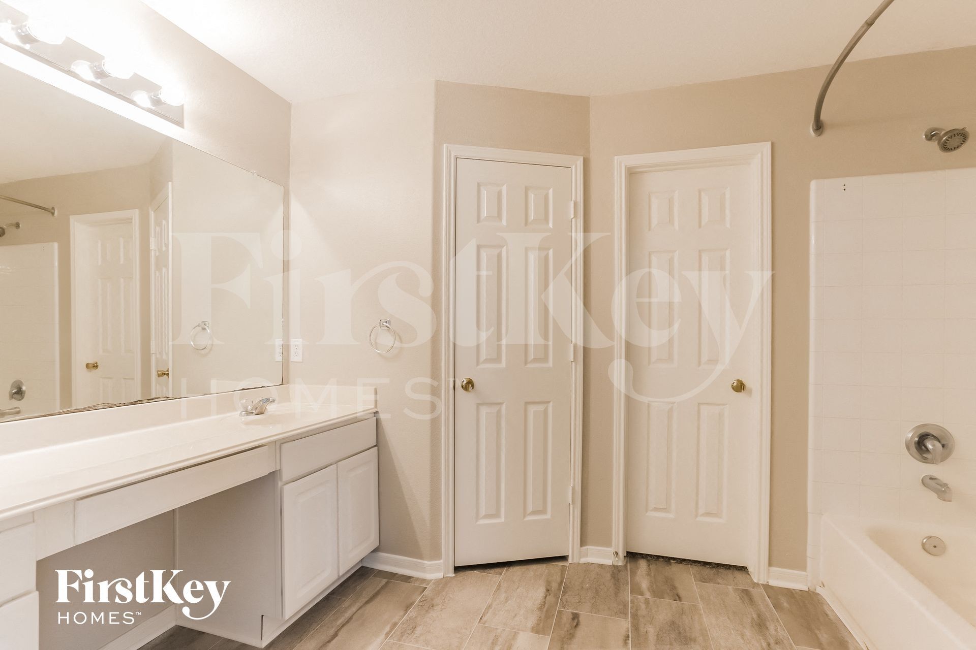 Building Photo - 16985 Valiant Oak St