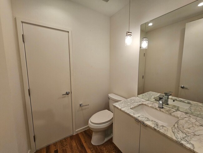 Building Photo - Minutes from Downtown, Uptown, Henderson, ...