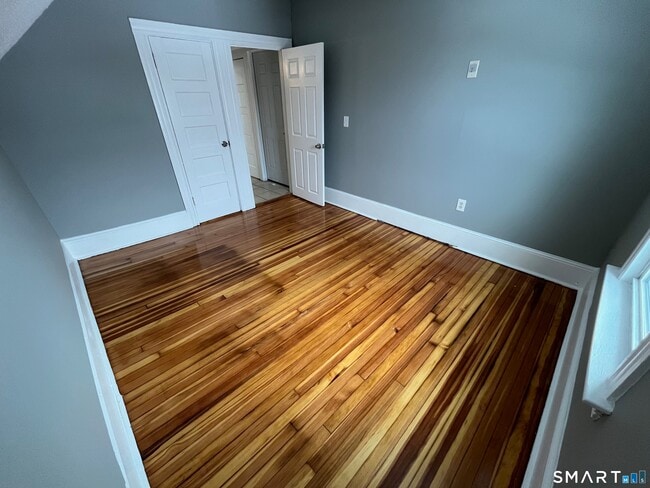 Building Photo - 146 Black Rock Ave