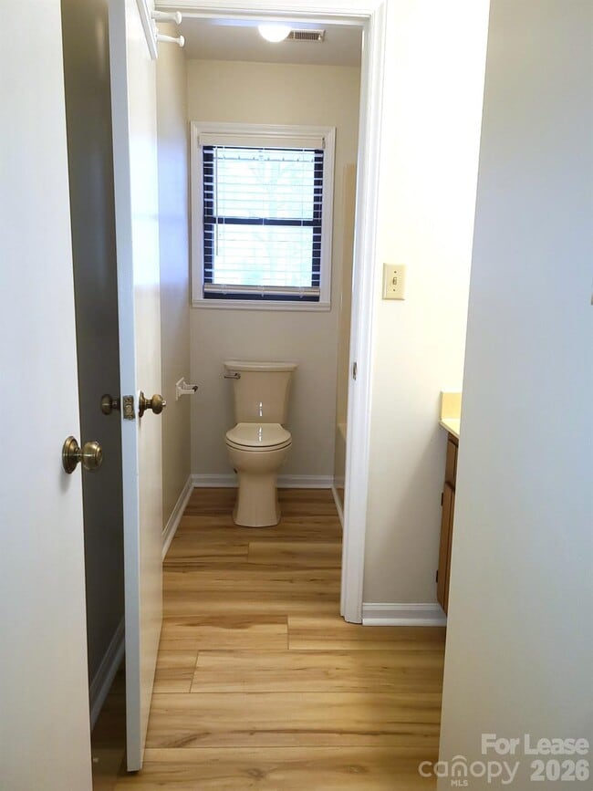 Building Photo - 2022 Oakdale Rd