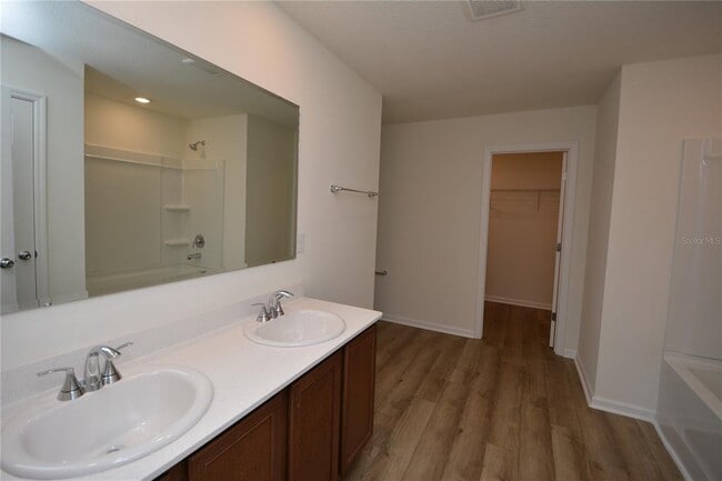 Building Photo - 19 Waverly Ln