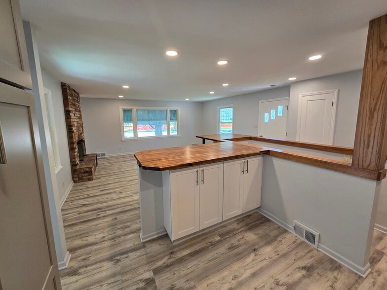 Building Photo - 2812 Pelham Rd