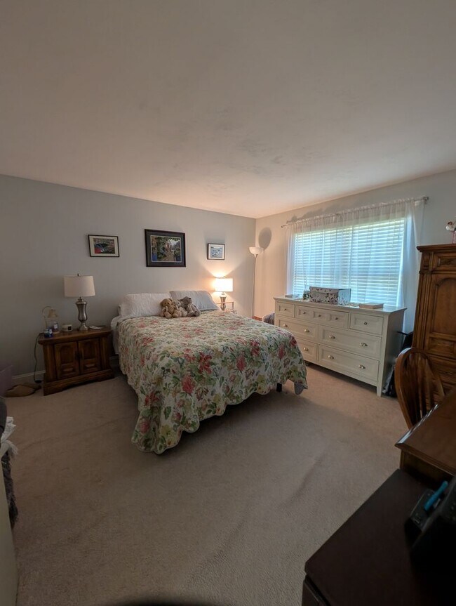 Building Photo - 27 Edmonds Cir