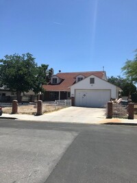 Building Photo - Great 5 bedroom home with no HOA!