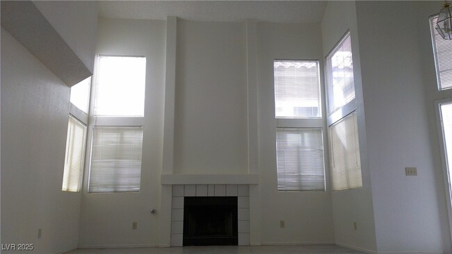 Building Photo - 1105 Overture Dr