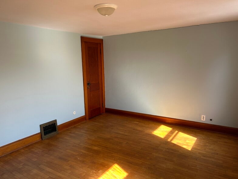 bedroom 1 - 626 George St